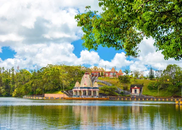 Grand Bassin göl manzara