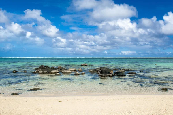 Piękny krajobraz z jasny turkus Oceanu Indyjskiego — Zdjęcie stockowe