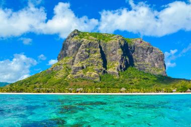 Ünlü dağ Le Morne Brabant manzara