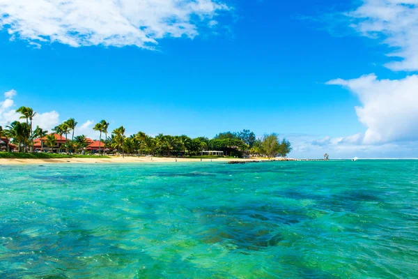 Beau paysage estival de la côte tropicale — Photo