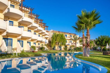 Lagün havuzu lüks otel güzel peyzaj tasarımı ile 