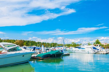 Tekneler ve yatlar Yunan Marina 