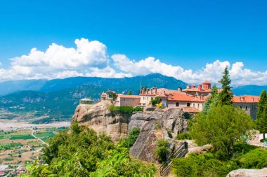 Yaz manzara Meteora karmaşık, Yunanistan