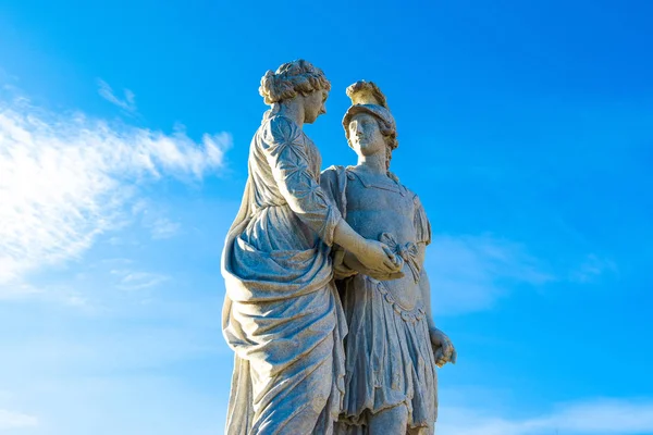 Alexander makedón és ő anya Olympias szobor — Stock Fotó