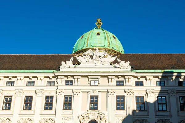 Фасад Хофбургского императорского дворца — стоковое фото