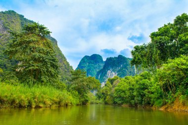 Tayland bir ormanda tropikal peyzaj