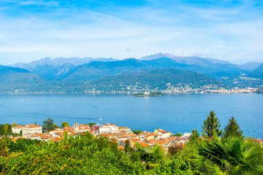 İtalya 'nın Stresa şehrinin güzel sonbahar manzarası