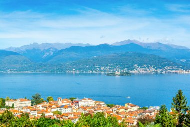 İtalya 'nın Stresa şehrinin güzel sonbahar manzarası