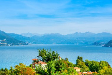 İtalya 'nın Stresa şehrinin güzel sonbahar manzarası