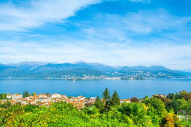 İtalya 'nın Stresa şehrinin güzel sonbahar manzarası