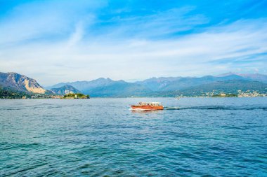 Maggiore Gölü 'nün gün batımı manzarası, İtalya 