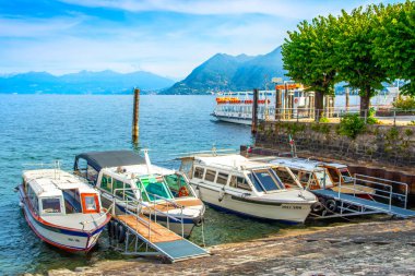 Maggiore Gölü 'nde gezi teknesi