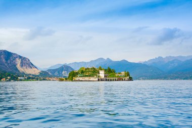 Borromea Adalarından Isola Bella 'nın Lago Maggiore' daki güzel sonbahar günbatımı manzarası 