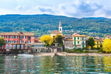 İtalya, Isola Pescatori 'nin güzel sonbahar manzarası