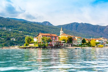 İtalya, Isola Pescatori 'nin güzel sonbahar manzarası