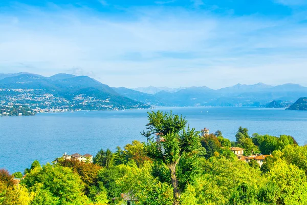 Hermoso paisaje otoñal de Stresa, Italia —  Fotos de Stock