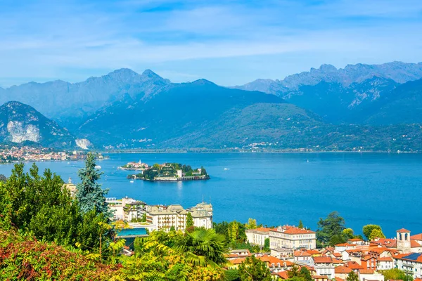 İtalya 'nın Stresa şehrinin güzel sonbahar manzarası
