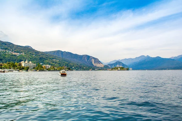 Hermoso paisaje otoñal de Stresa, Italia — Foto de Stock