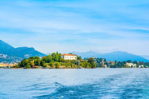 Bellissimo paesaggio autunnale dell'Isola Madre — Foto Stock