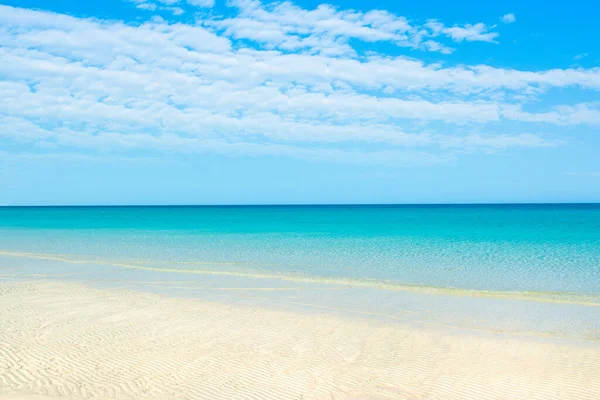 Bela Paisagem Mar Azul Turquesa Claro Praia Areia Ilha Saadiyat — Fotografia de Stock