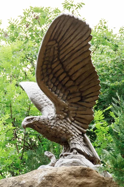 Simbol de la ciudad Kislovodsk águila de bronce Imágenes De Stock Sin Royalties Gratis