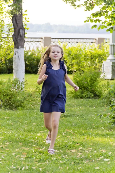 Caucasian girl run in summer with disheveled hair — Stock Photo, Image