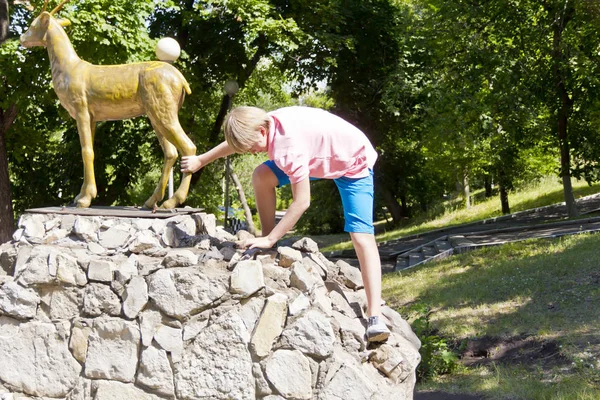 Smiling boy in the stone park — Stock Photo, Image