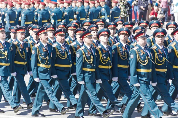 러시아 군인 행진 퍼레이드 연간 승리 날, 5 월, — 스톡 사진