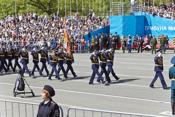 Ryska soldater marschera på paraden på årliga Segerdagen, maj, — Stockfoto