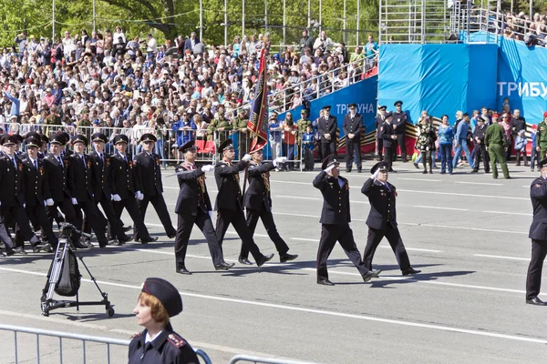 5 月年間の戦勝記念日のパレードで 3 月ロシアの兵士, — ストック写真