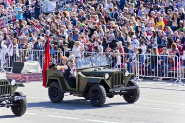 Kutlama geçit töreninde Rus kıdemli yıllık zafer günü,