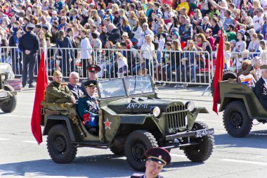 Kutlama geçit töreninde Rus kıdemli yıllık zafer günü,