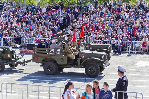 Transporte militar russo no desfile no Dia da Vitória anual , — Fotografia de Stock