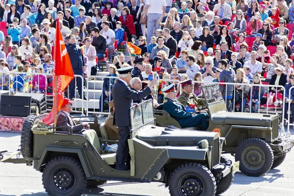 Vétéran russe sur la célébration lors du défilé annuel Jour de la Victoire , — Photo