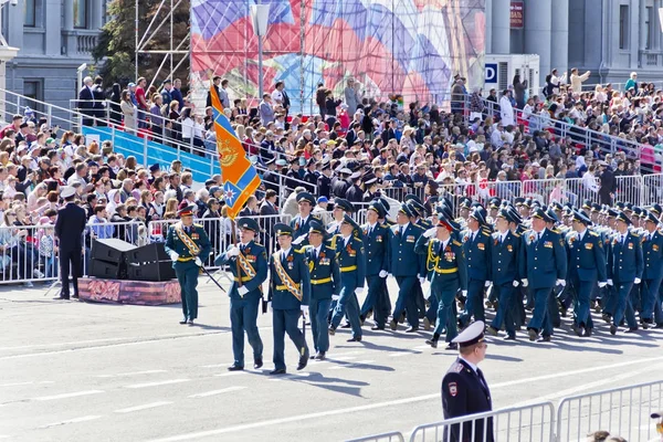 Orosz katonák menetelés a Parade éves győzelem napján, május, — Stock Fotó