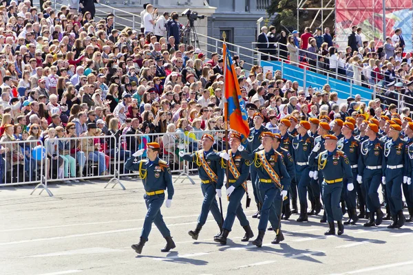 Ρώσοι στρατιώτες πορεία στην παρέλαση την ετήσια ημέρα της νίκης, Μαΐου, — Φωτογραφία Αρχείου