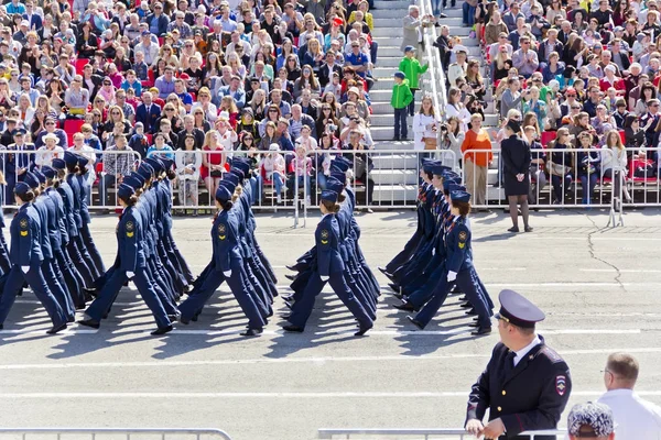 Russian military women are marching at the parade on annual Vict — Stock Photo, Image