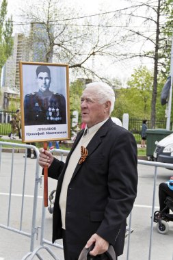 Kutlama geçit töreninde Rus kıdemli yıllık zafer günü,