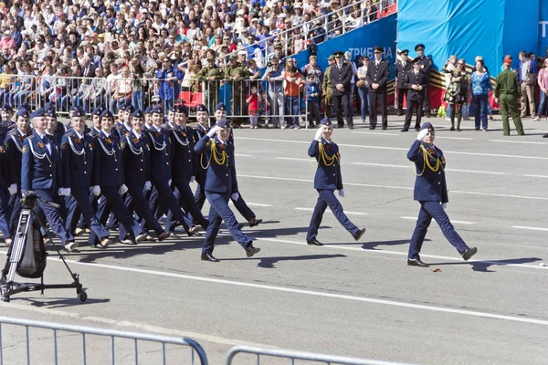 Mulheres militares russas estão marchando no desfile da Vict anual — Fotografia de Stock