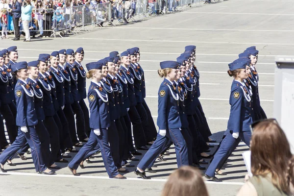 Orosz katonai nők menetelnek a Parade a éves VI — Stock Fotó