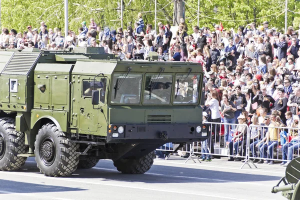 Российский военный транспорт на параде в День Победы , — стоковое фото