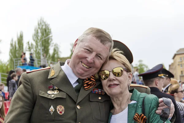 Meeting of old friends on celebration on annual Victory Day, May — Stock Photo, Image