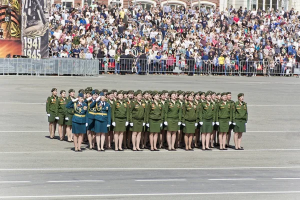 Russische Militärangehörige marschieren bei der Parade zum jährlichen Opferfest Stockbild