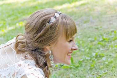 Beyaz dantel elbise yaz zaman güzel gelin