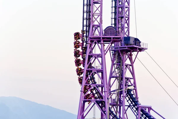 Moderne Attraktion im Olympiapark — Stockfoto