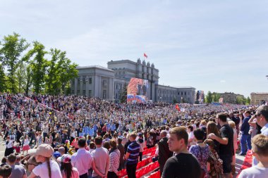 Samara, Rusya - 9 Mayıs 2016: Alay ölümsüz alayın insanlarda yıllık zafer günü 9 Mayıs 2016 yılında Samara, Rusya Federasyonu