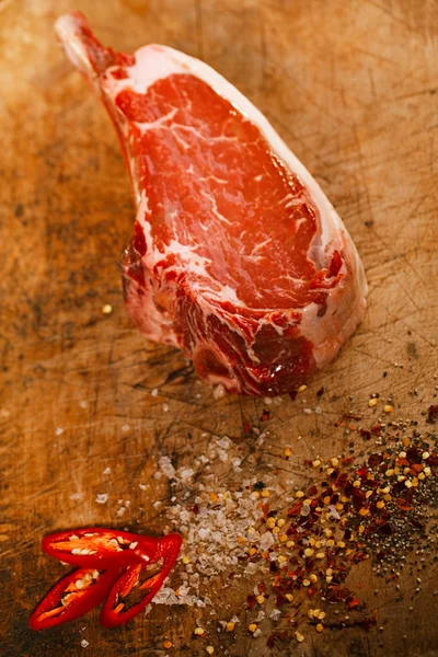 Bistecca di manzo cruda — Foto Stock