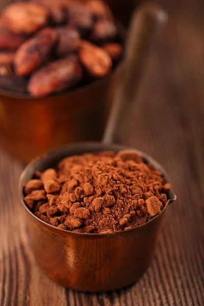 Cacao en polvo y chocolate rallado — Foto de Stock