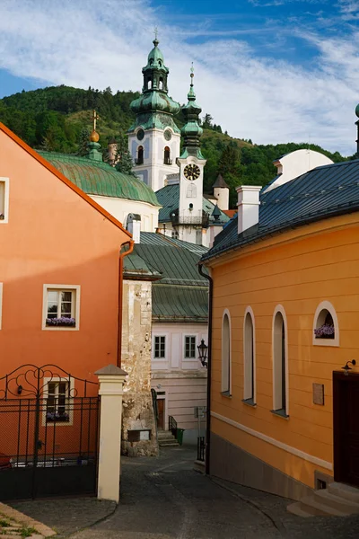 Banska Stiavnica rua velha — Fotografia de Stock