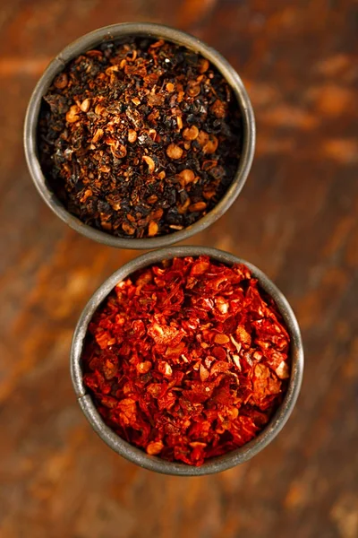 kırmızı sıcak biber ve isot